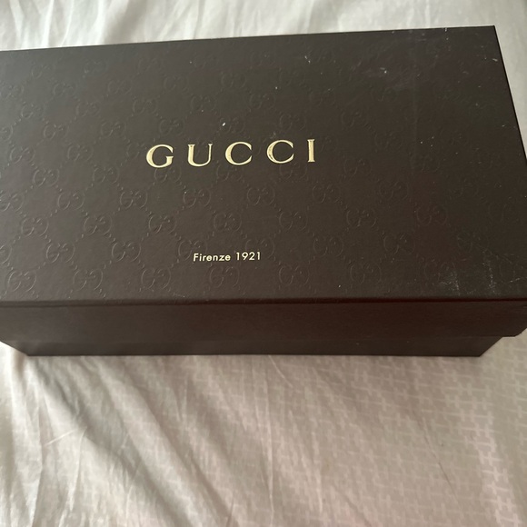 Gucci White and Brown Embossed Design - Picture 3 of 7